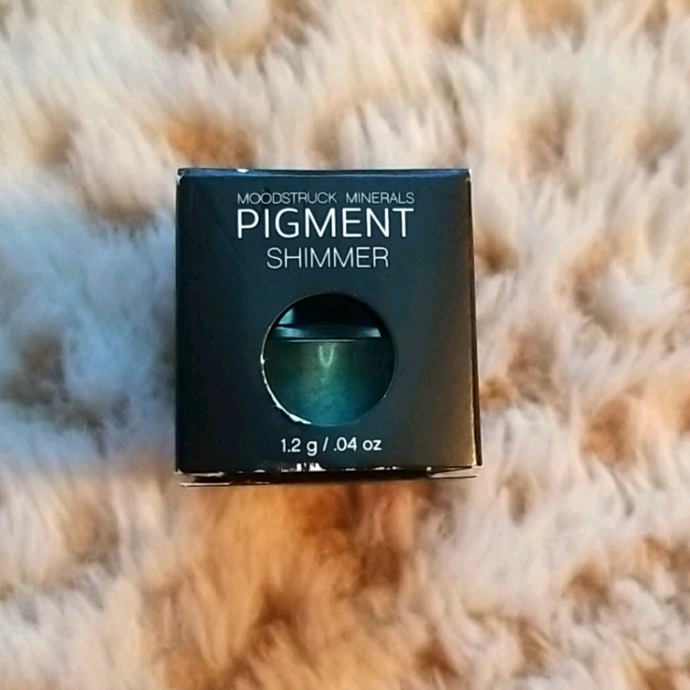 Younique Moodstruck Minerals Pigment Dignified